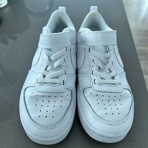 Nike boys court borough